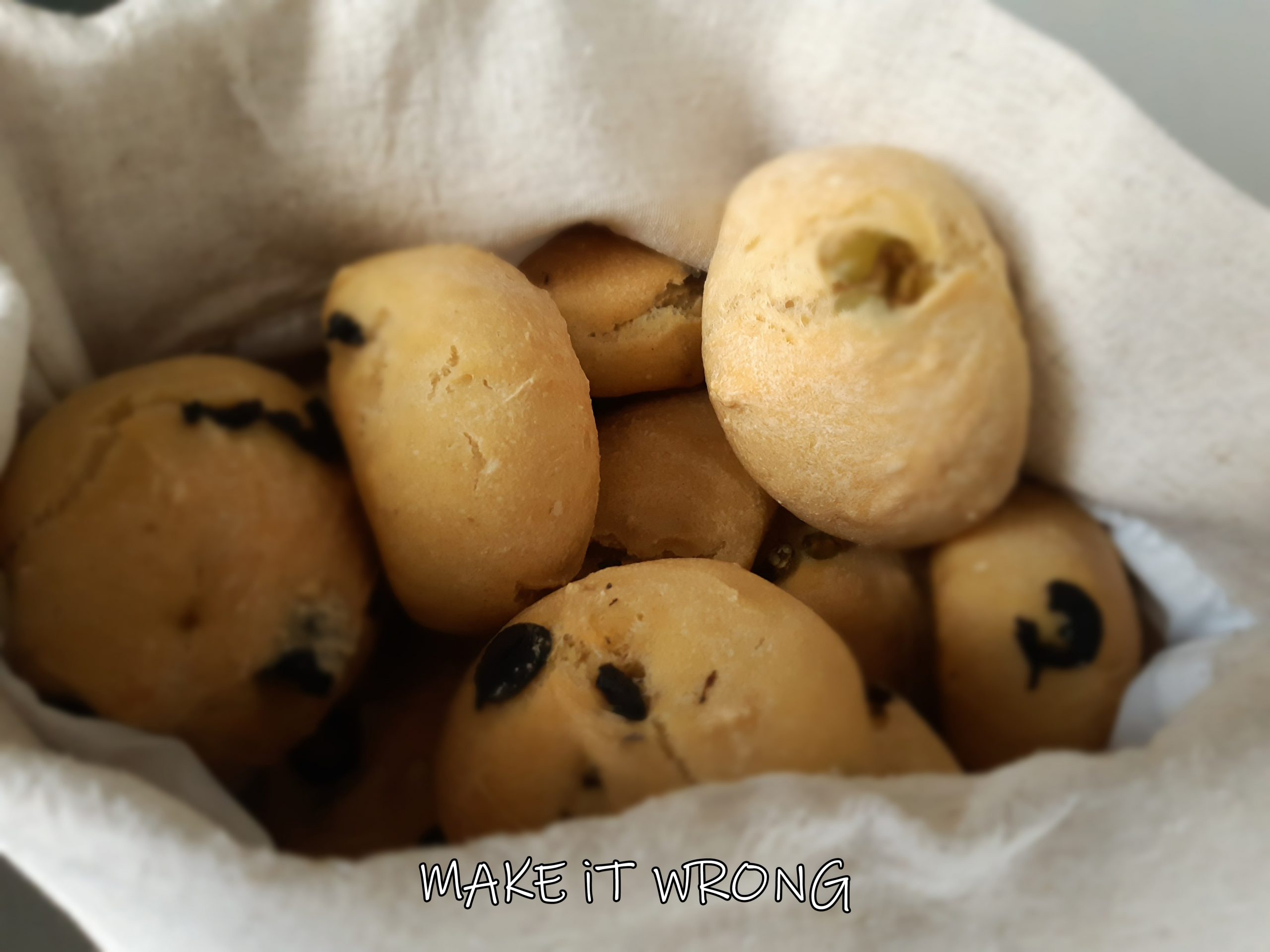 Pane alle olive verdi e nere