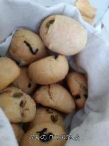 Pane alle olive verdi e nere