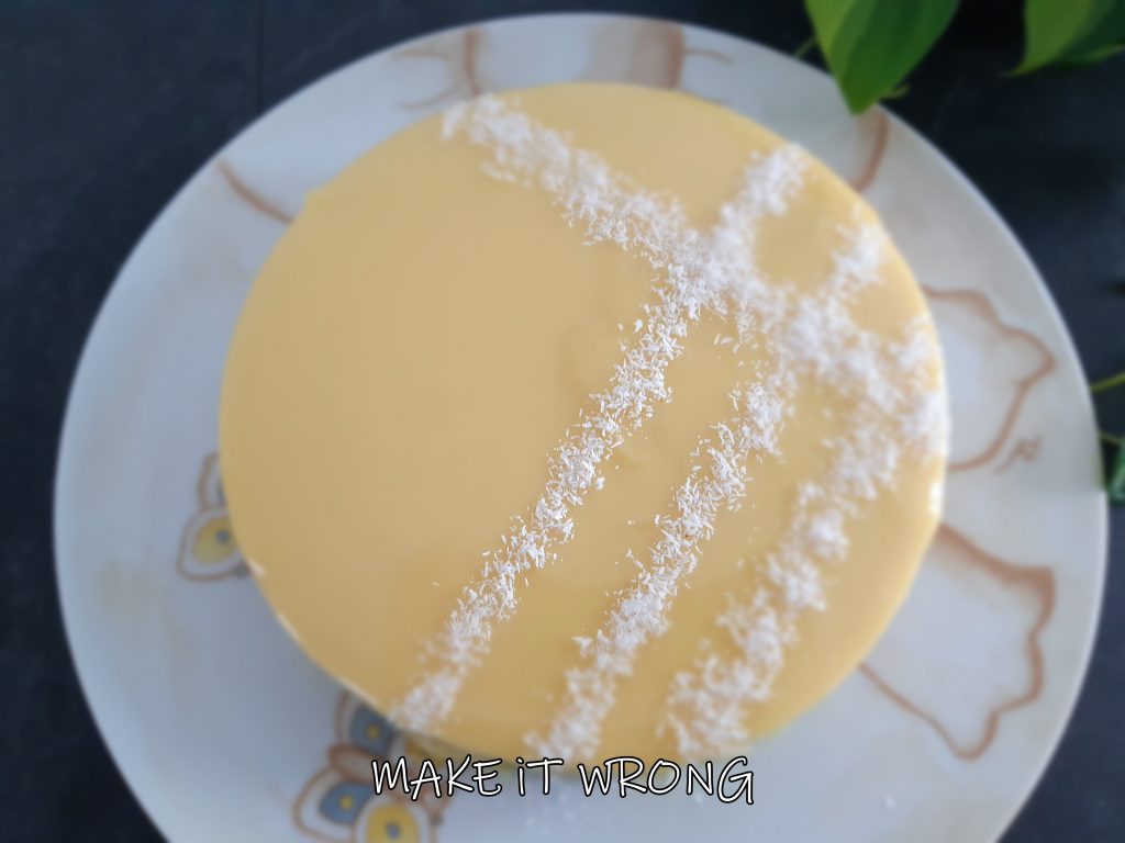 Torta moderna fragole cocco e vaniglia