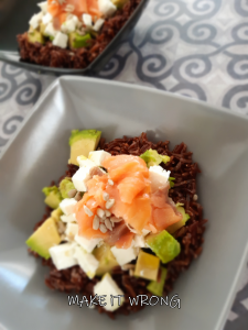 Riso rosso avocado feta e salmone