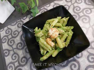 Pasta con gamberi e crema di piselli