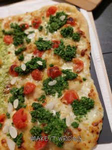 Pizza con pesto di rucola