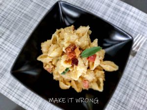 Pasta con crema di ceci e guanciale croccante