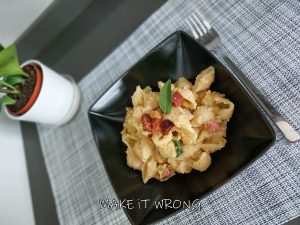 Pasta con crema di ceci e guanciale croccante