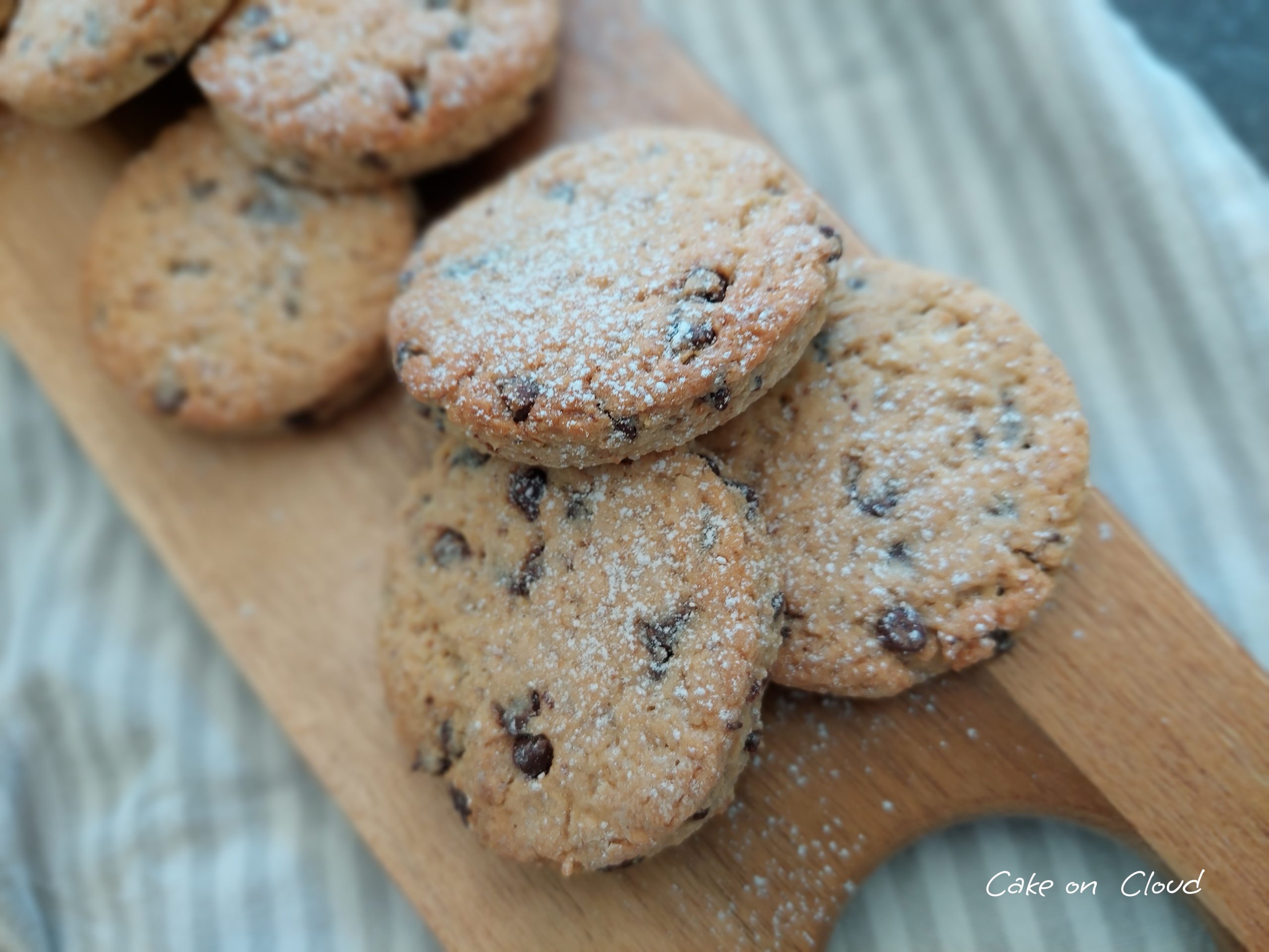 Biscotti nocciola e cioccolato con esubero lievito madre