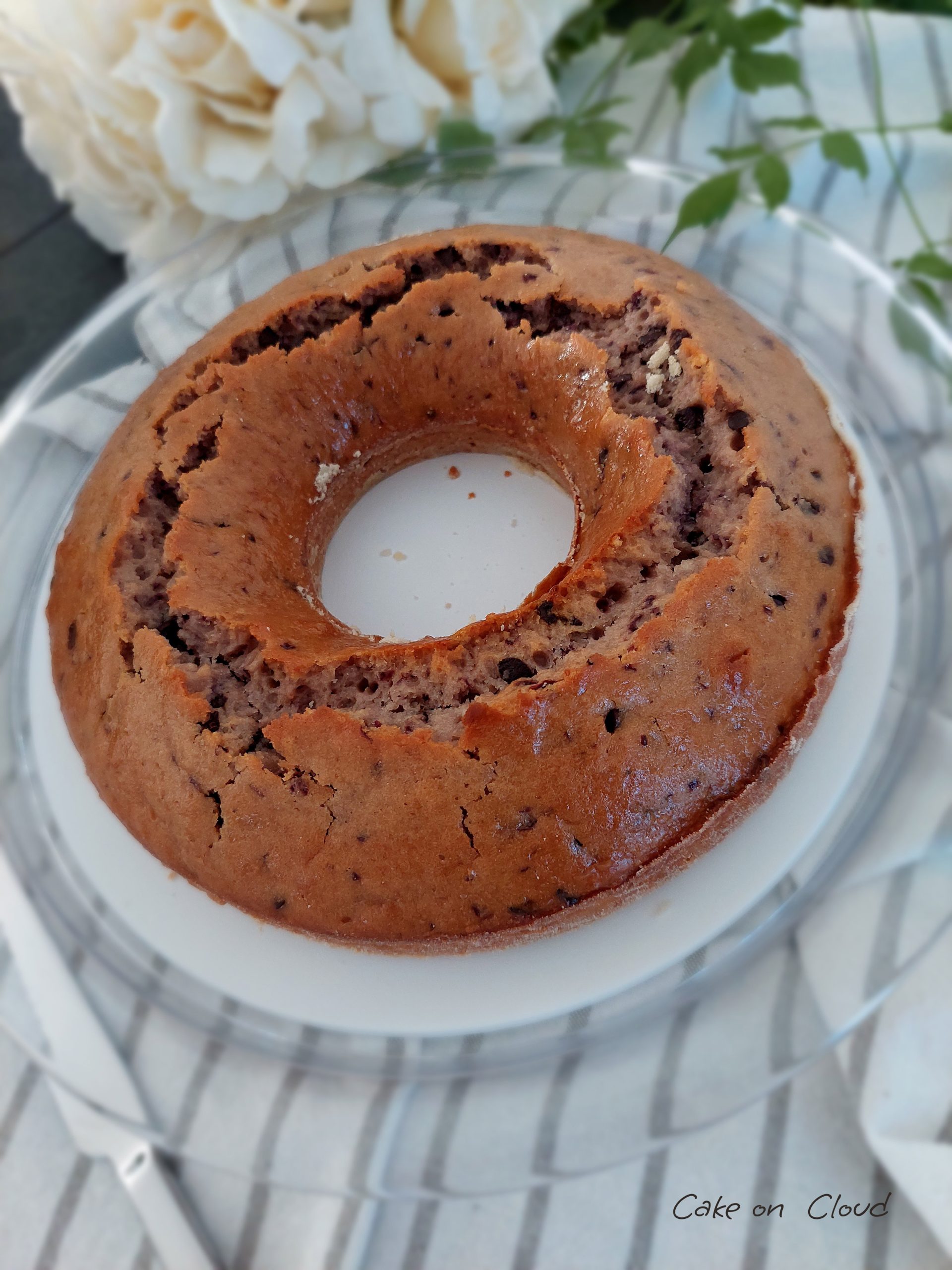 Ciambella ciliegie e gocce di cioccolato