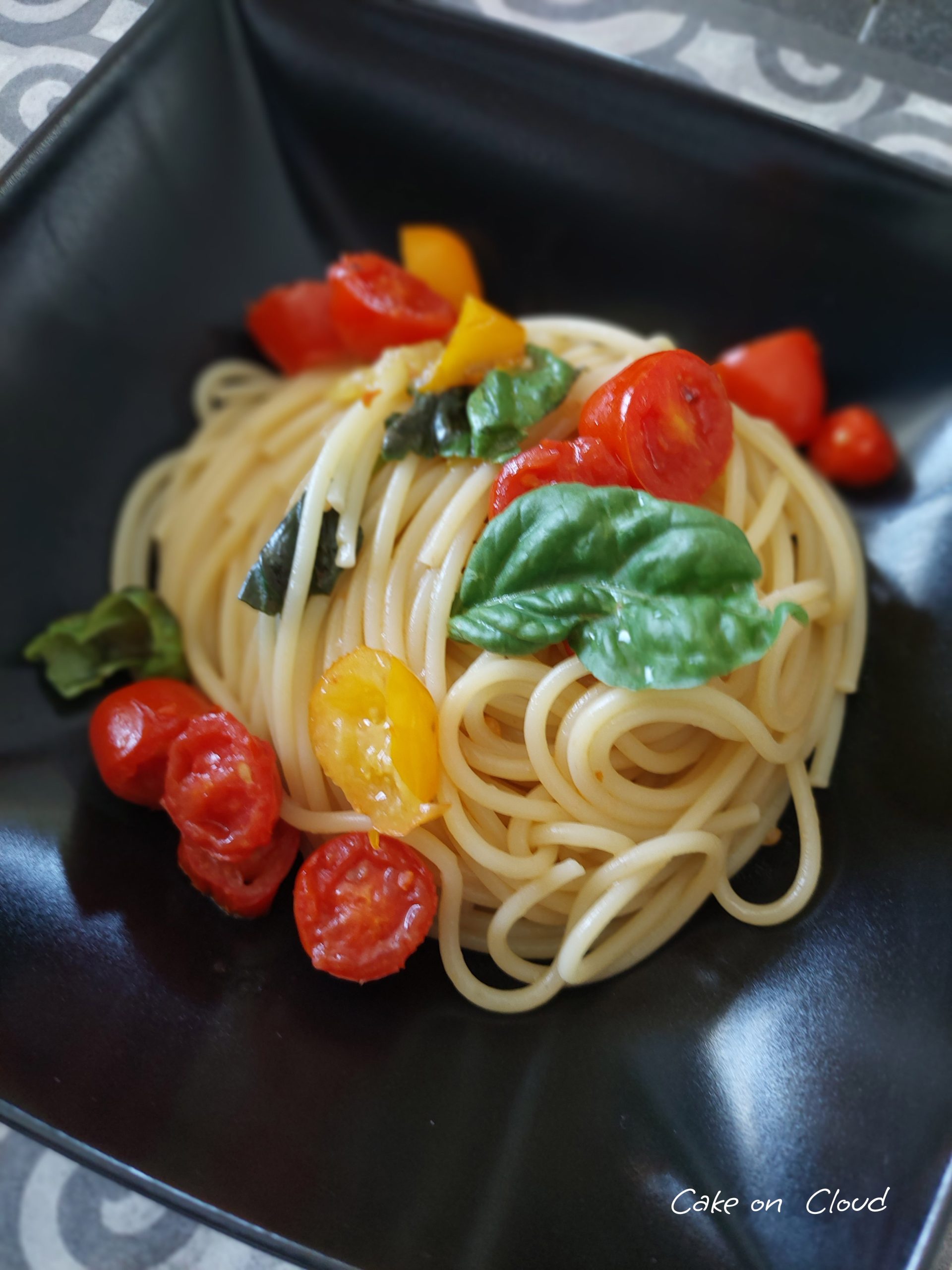 Pasta con pomodorini gialli e rosso