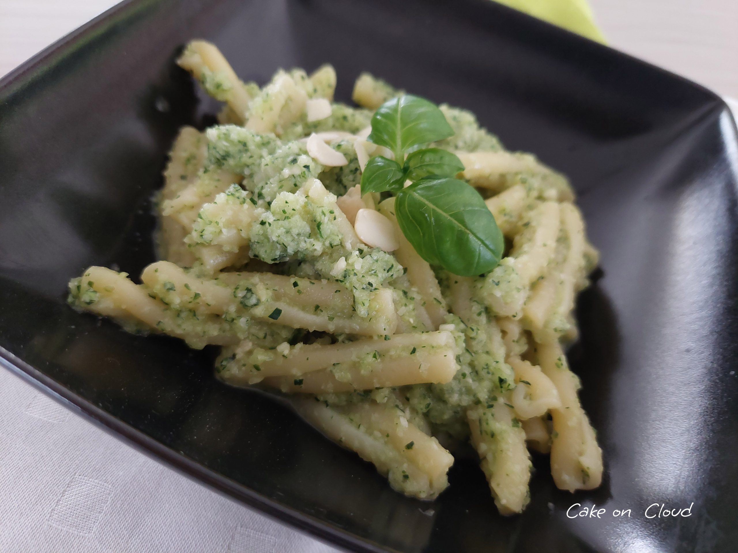 Pasta con pesto di zucchine