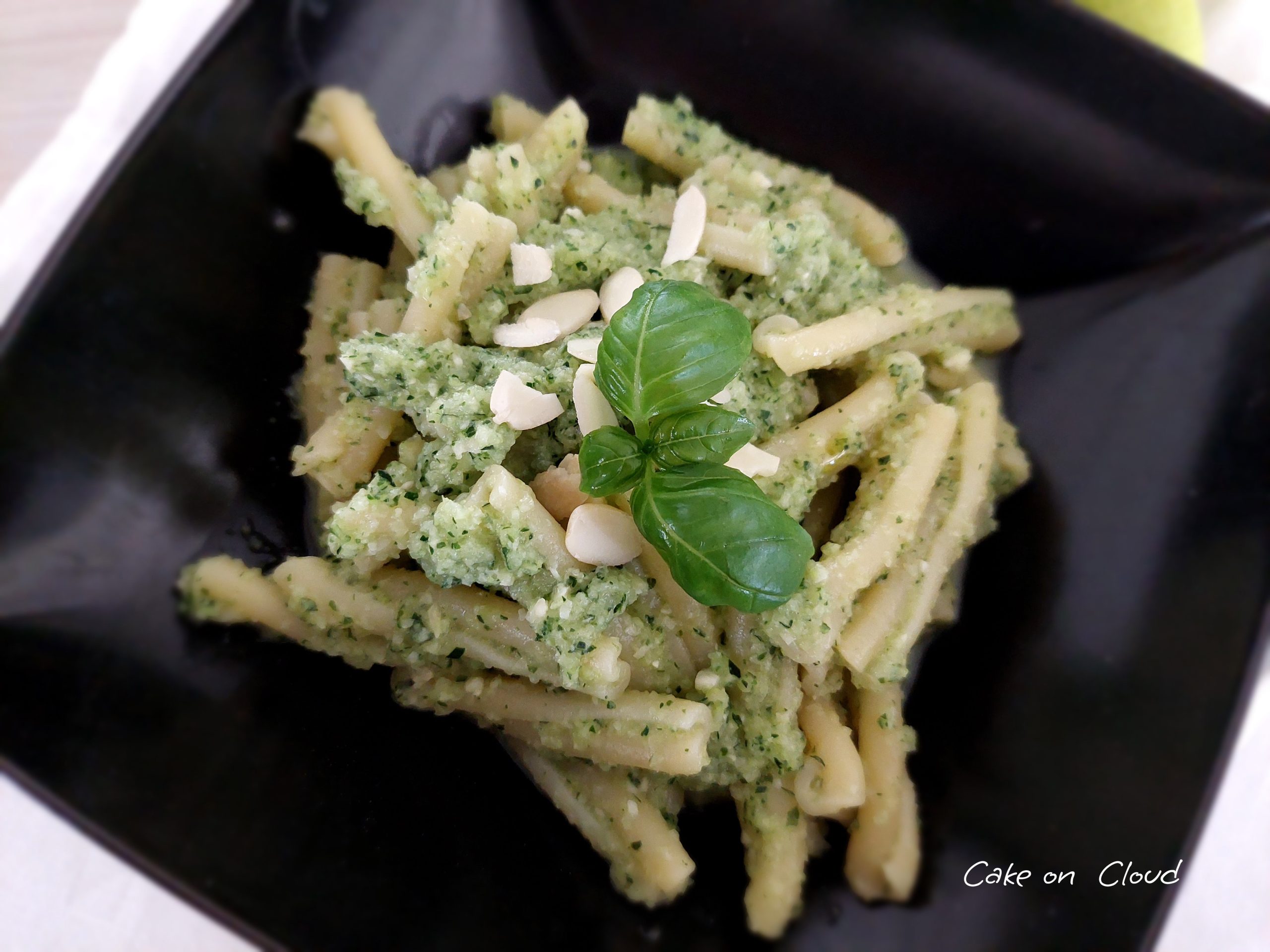 Pasta con pesto di zucchine