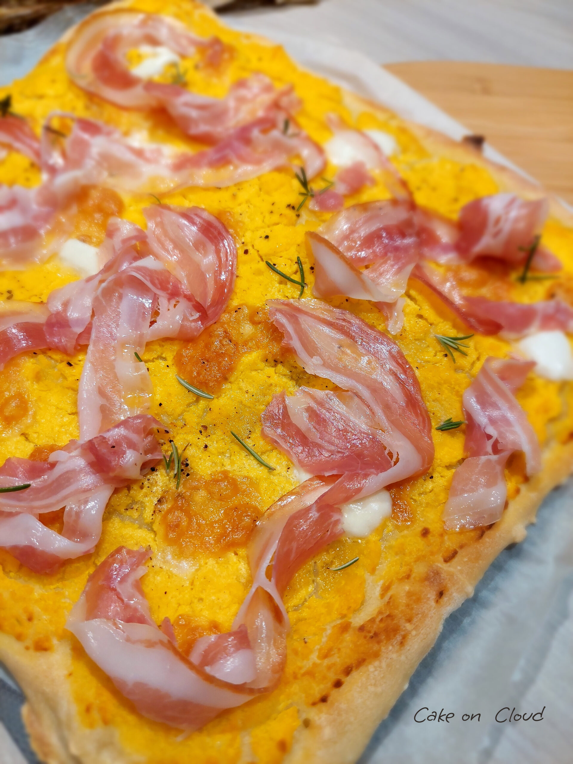 Pizza con zucca e pancetta