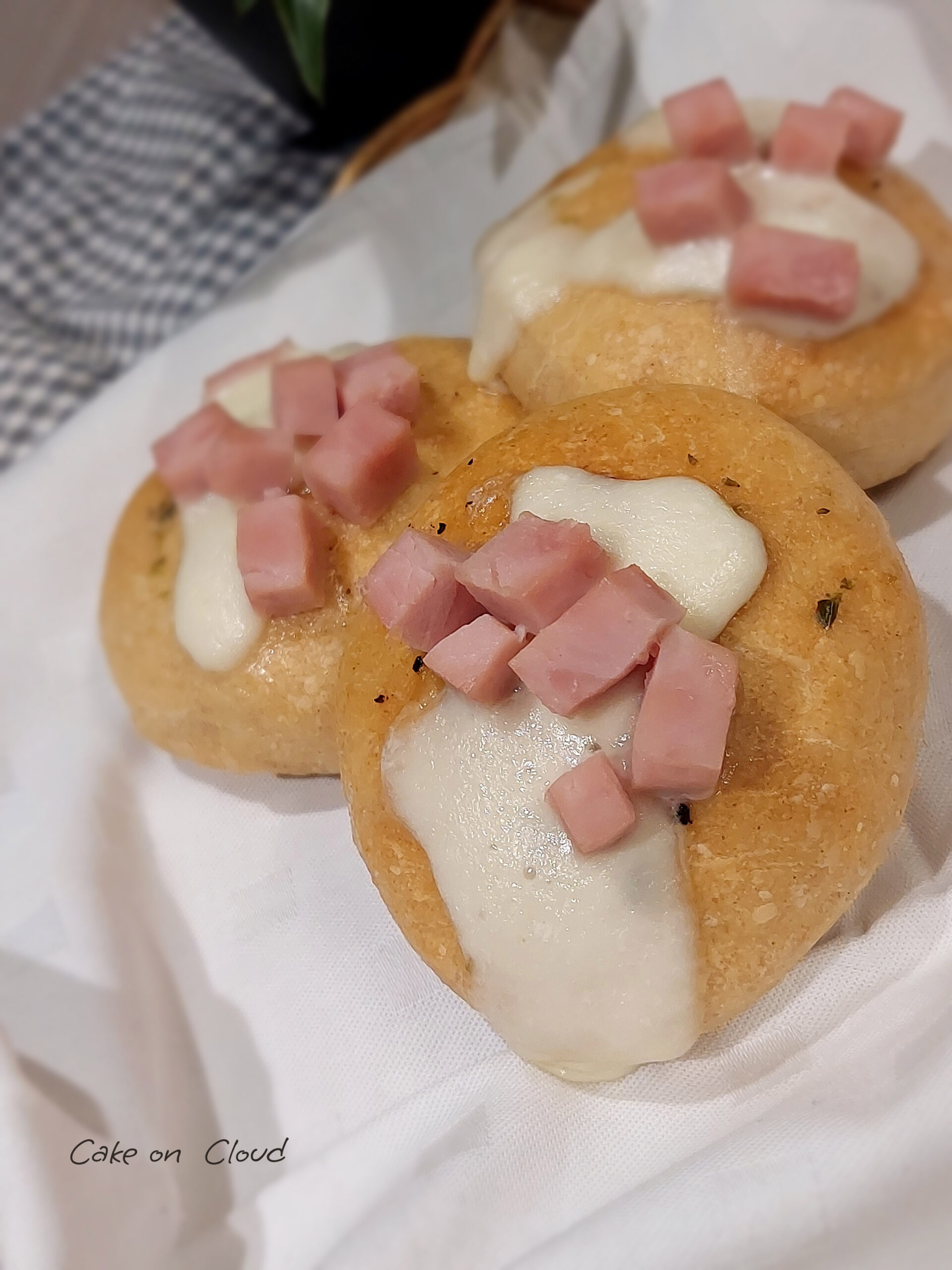 Pizzette soffici al prosciutto