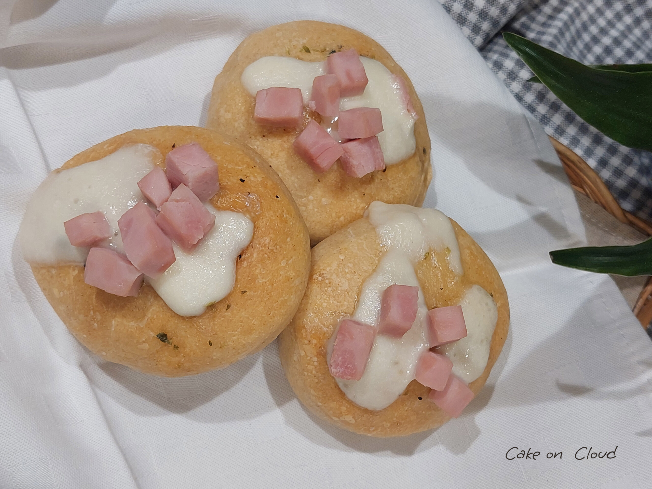 Pizzette soffici al prosciutto