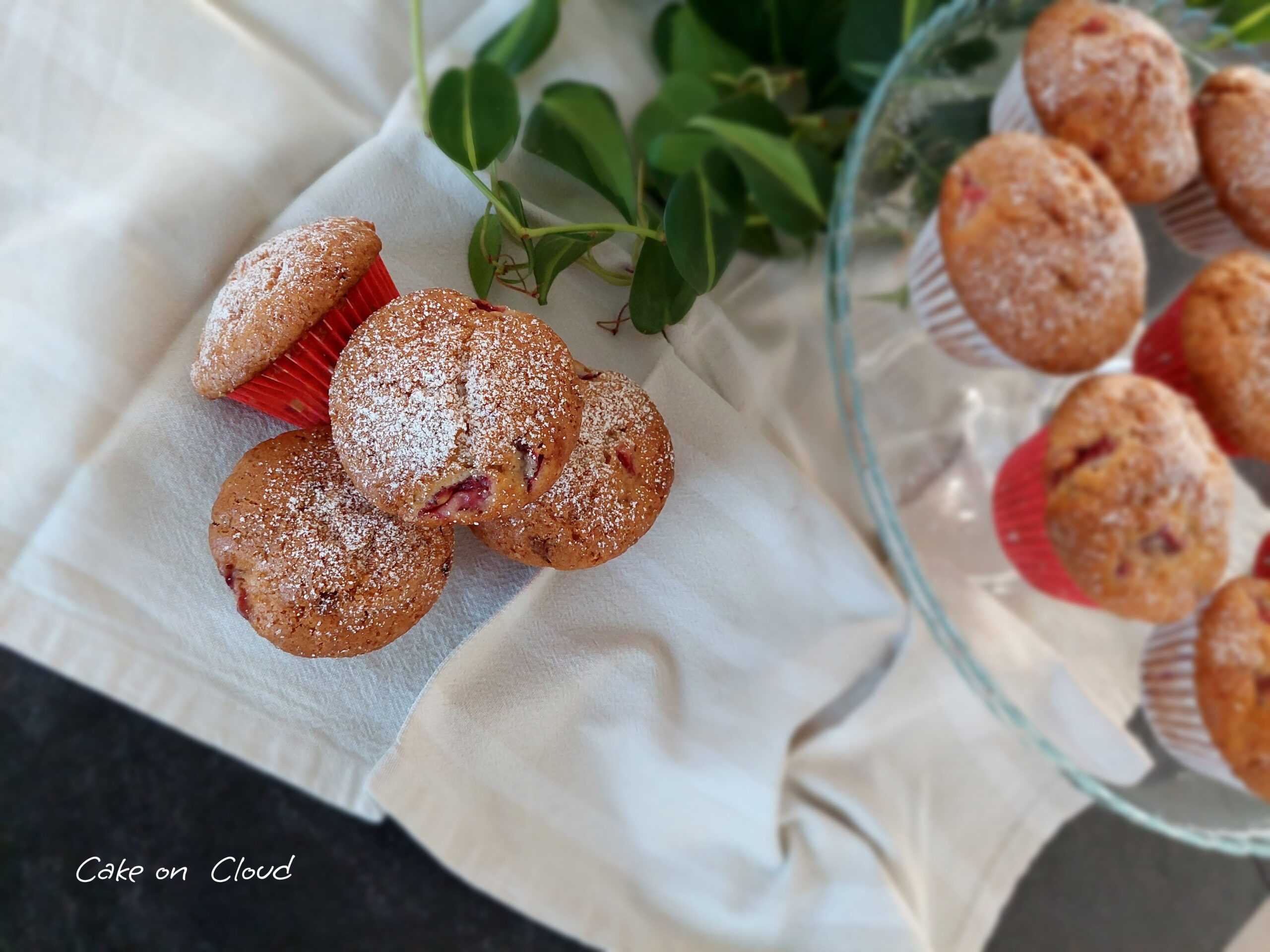 Muffin alle fragole e gocce di cioccolato bianco