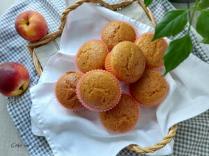 Muffin pesca e mandorle vegan