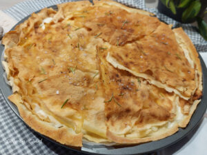 Focaccia al formaggio con pane carasau