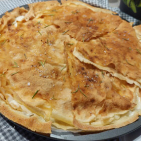 Focaccia al formaggio con pane carasau