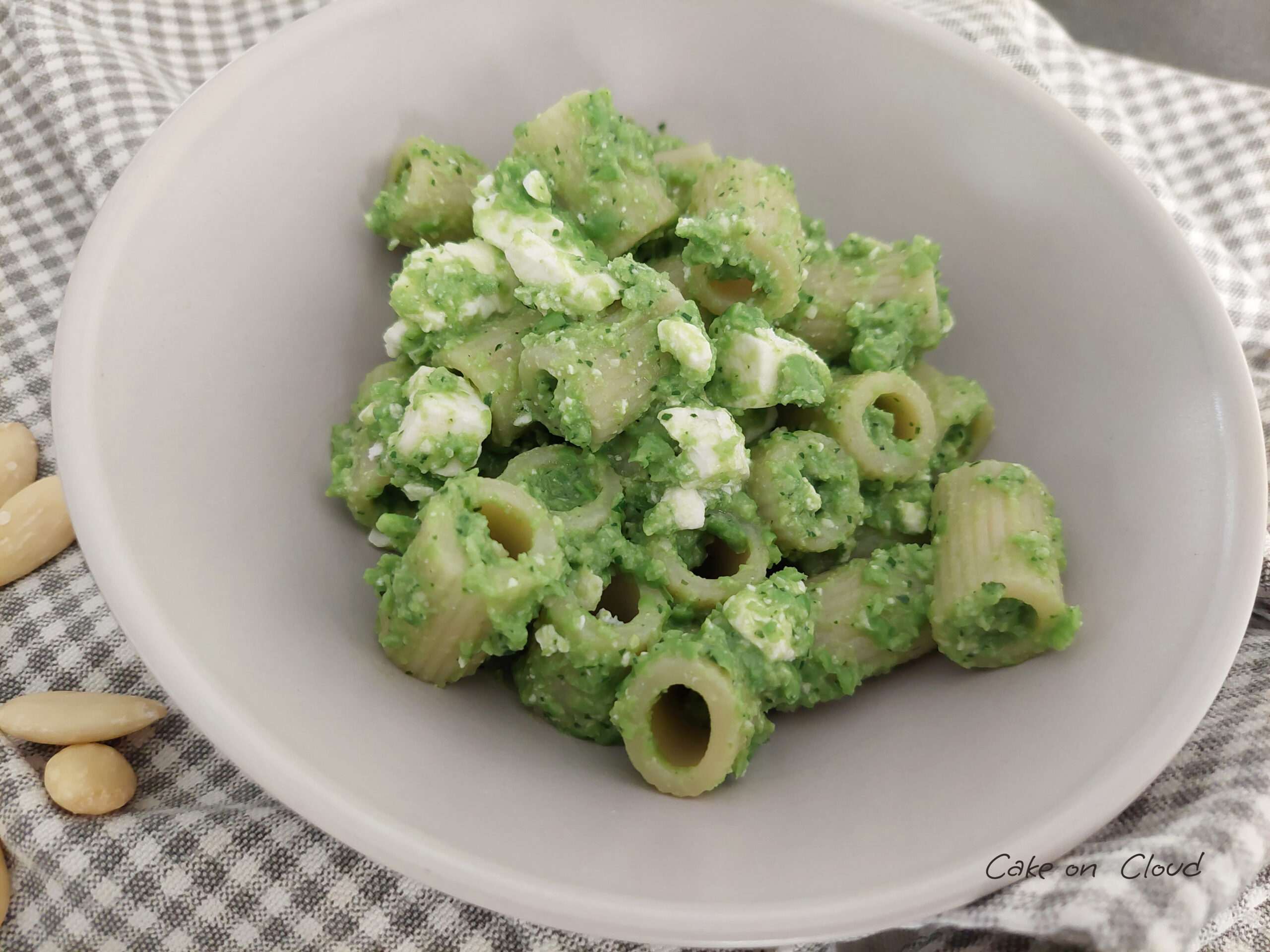 Pasta fredda crema di piselli e feta