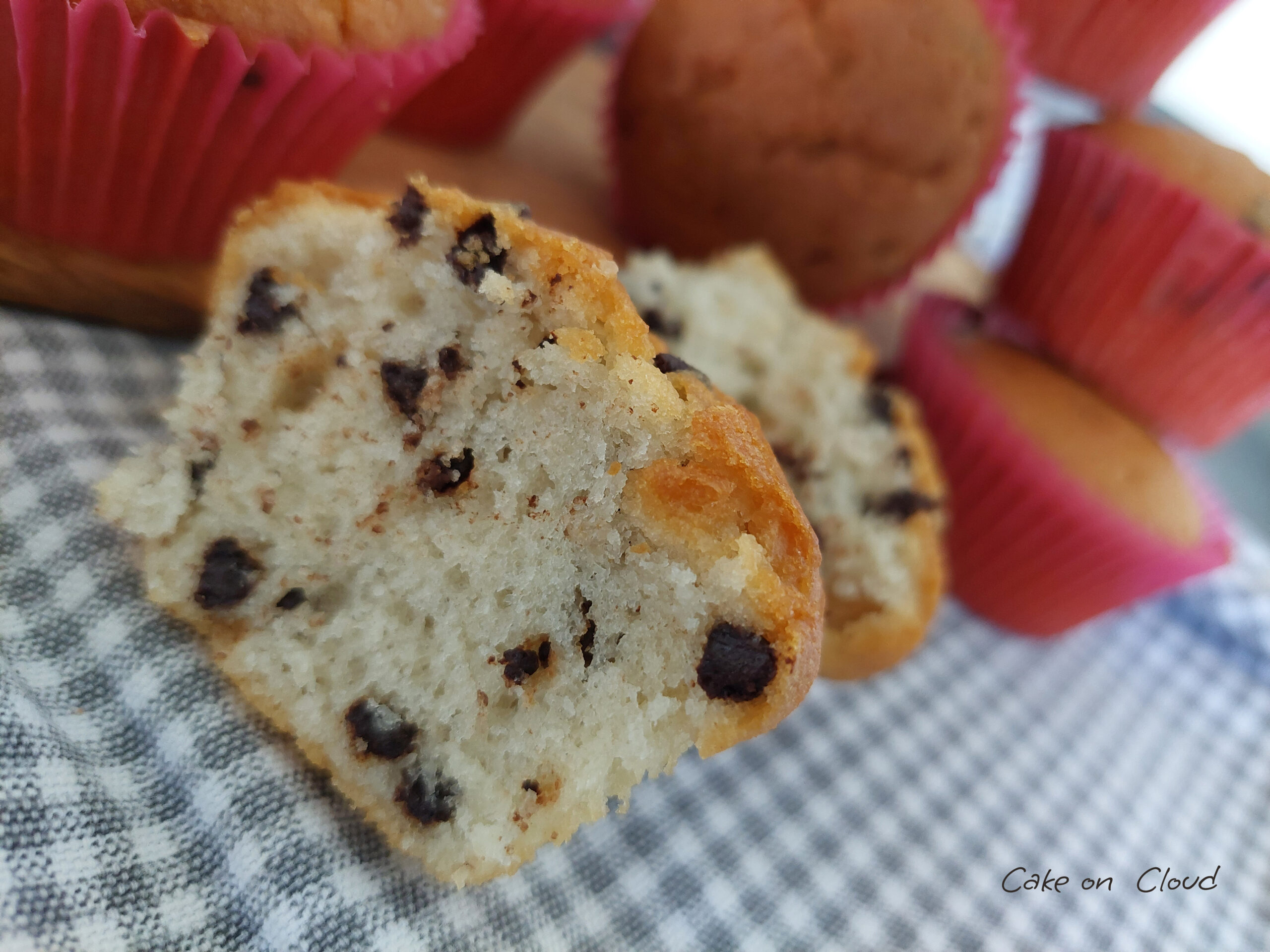 Muffin allo yogurt e gocce di cioccolato