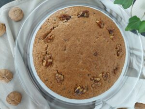 Torta alle noci e gocce di cioccolato