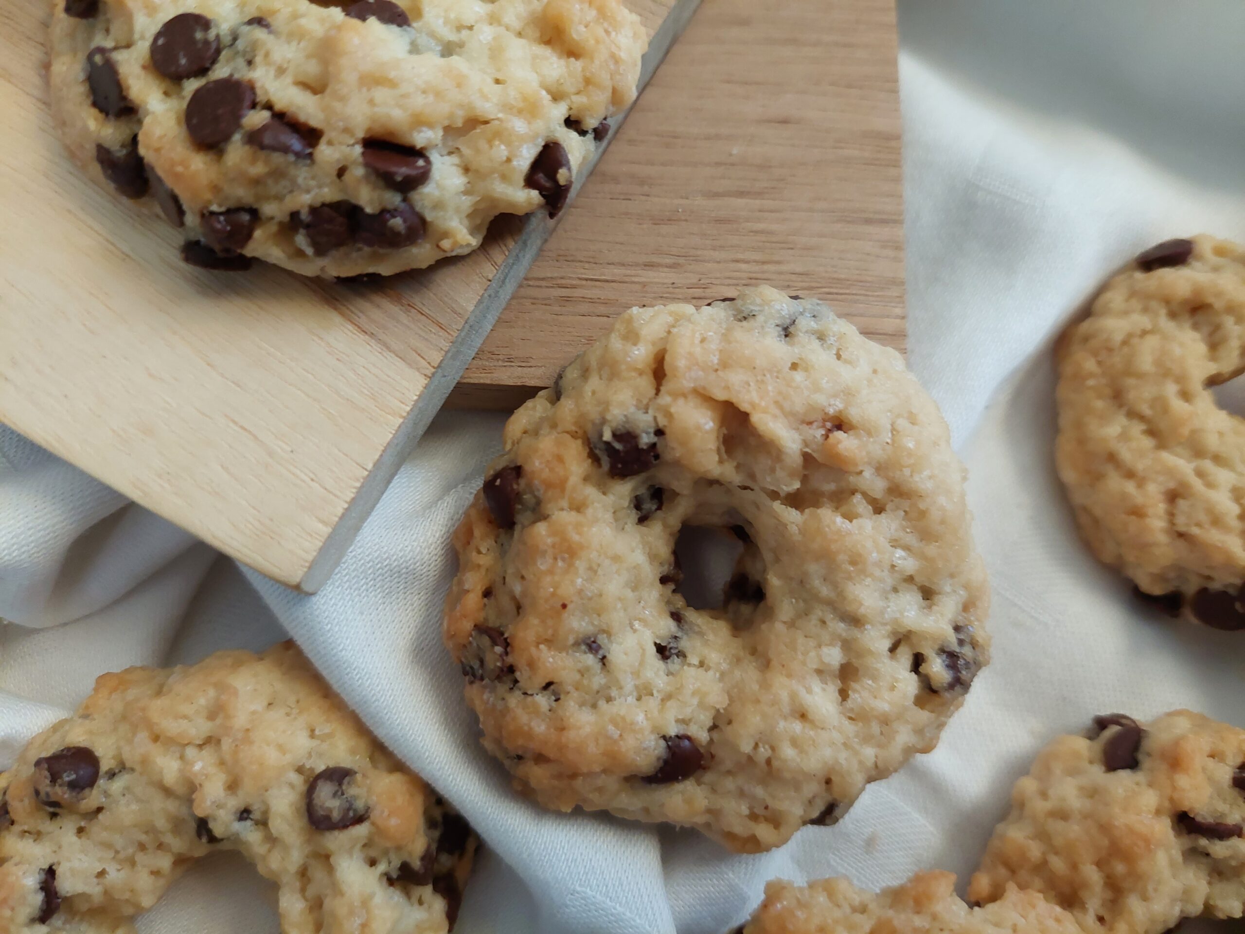 Biscotti al latte e gocce di cioccolato – senza uova