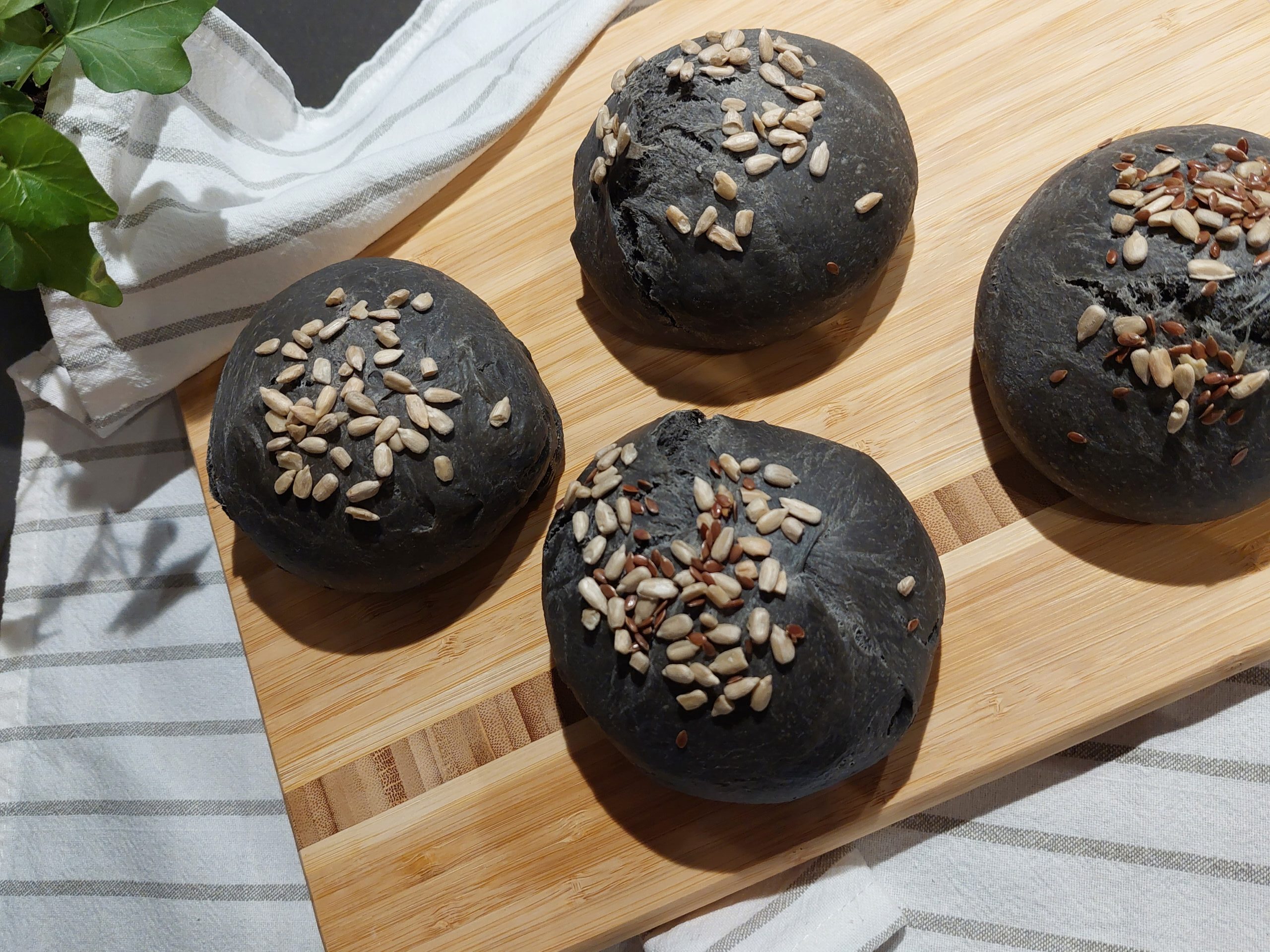 Burger buns al nero di seppia