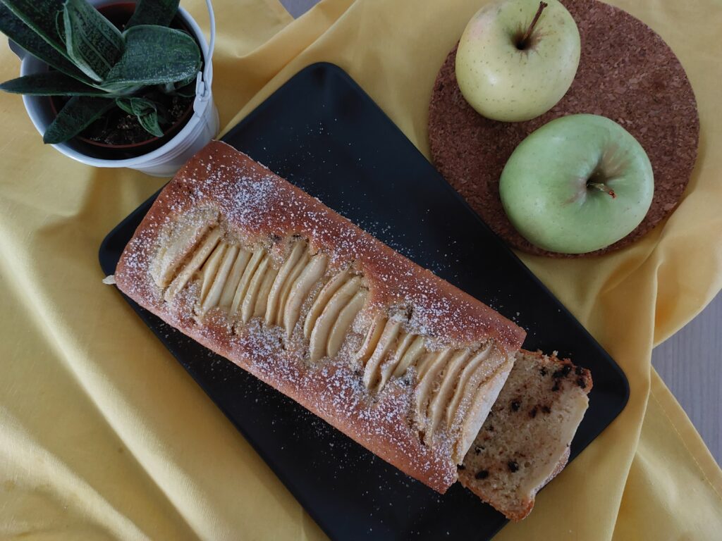 Plumcake alle mele e gocce di cioccolato