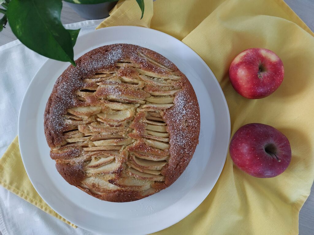 Torta soffice alle mele e panna