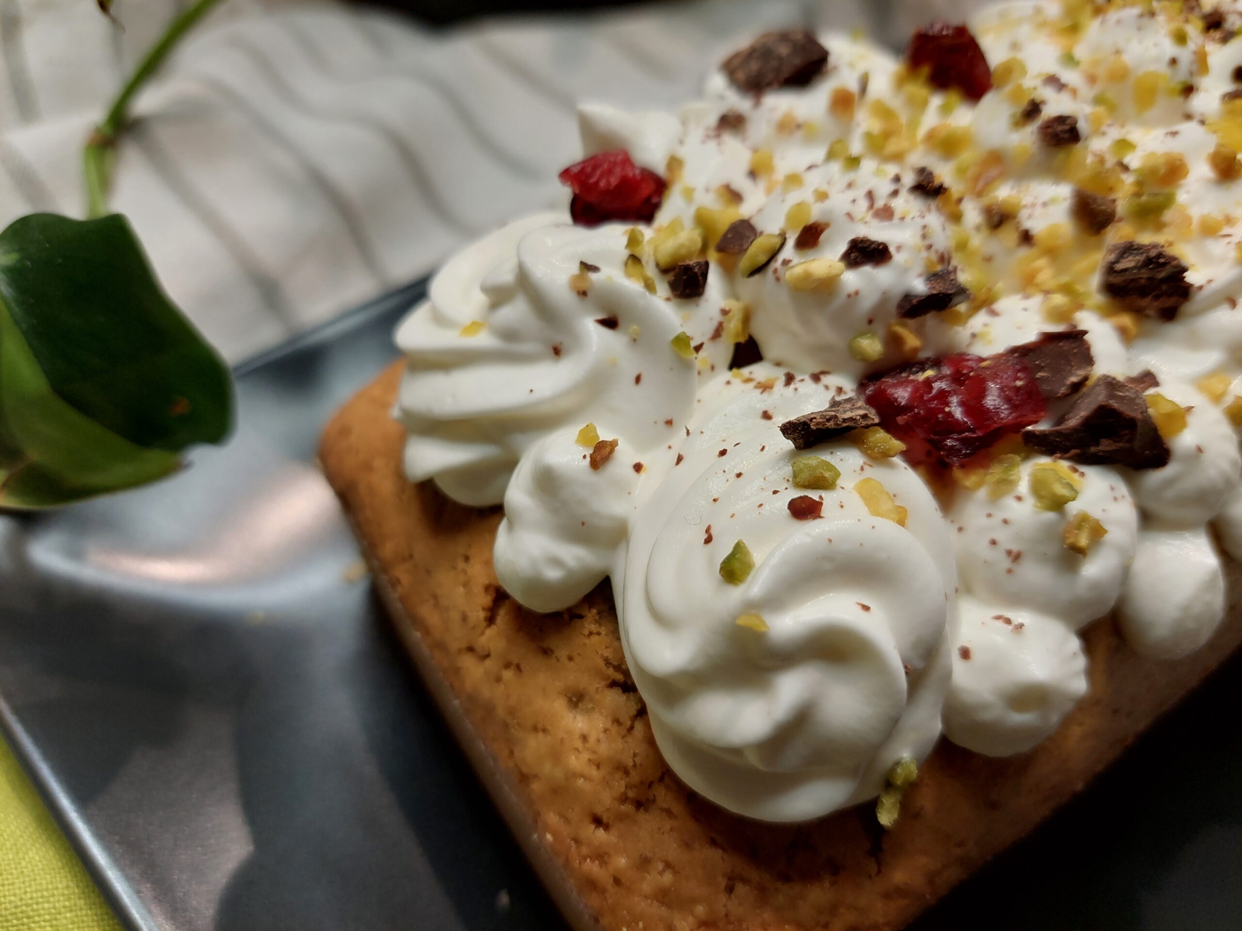 Plumcake pistacchio e frosting allo yogurt greco