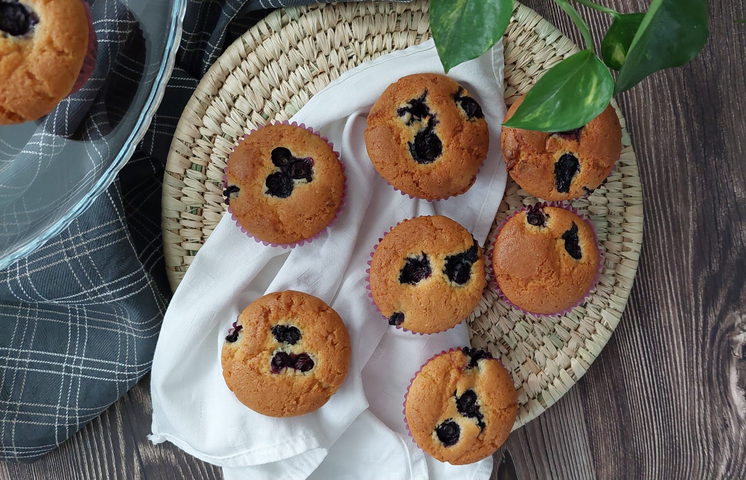 Muffin ai mirtilli e gocce di cioccolato bianco