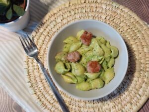 Pasta crema di piselli e salsiccia